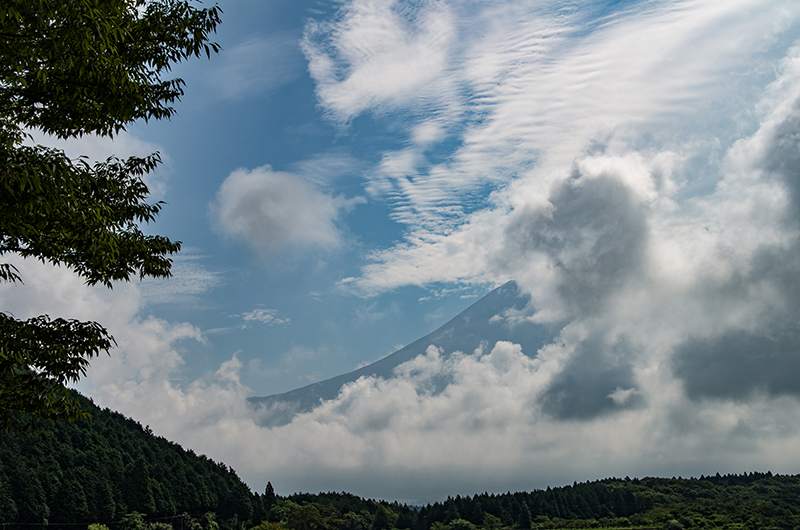 夏雲と富士