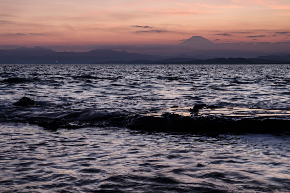 海越しの富士夕景